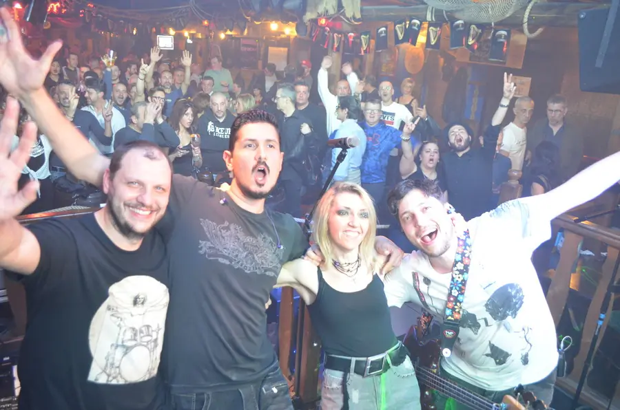 The Lizberries & The Cranberries: Omaggio al Tortuga Pub